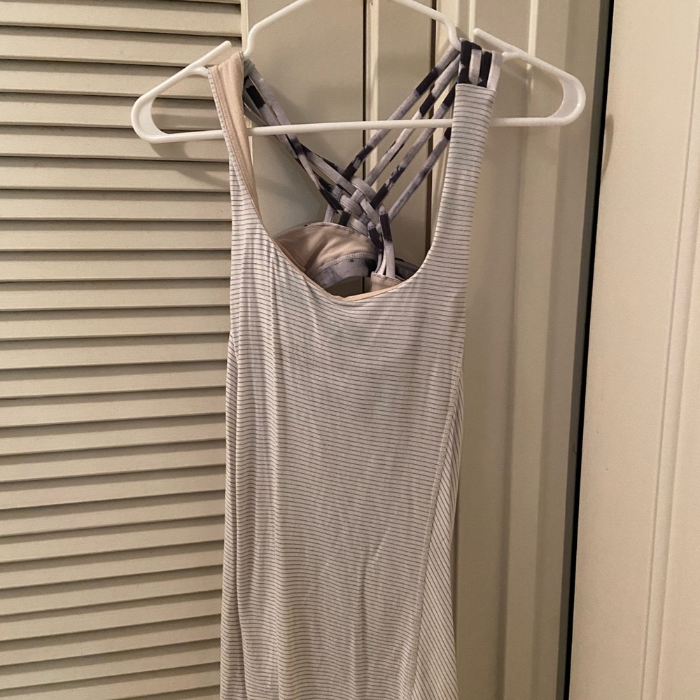 Lululemon cross cross built-in tank top